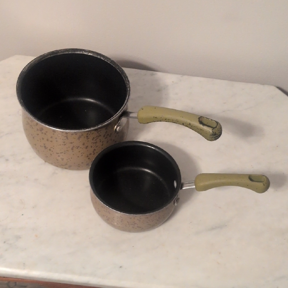 Non-Stick Speckled Saucepan Set with Green Handles